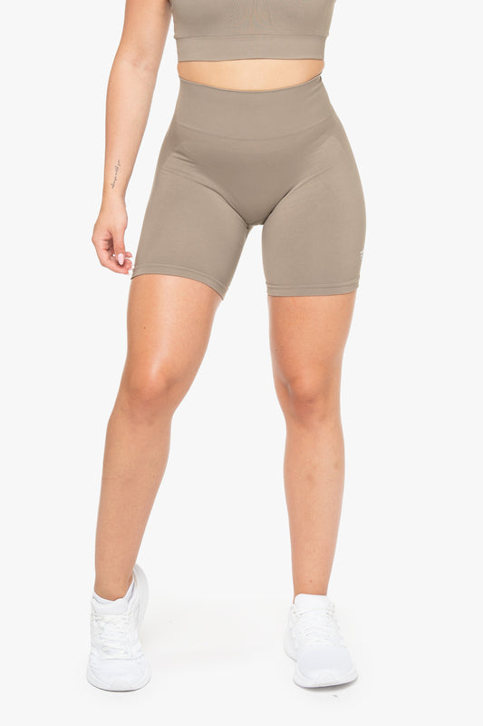 Short Essence - Walnut