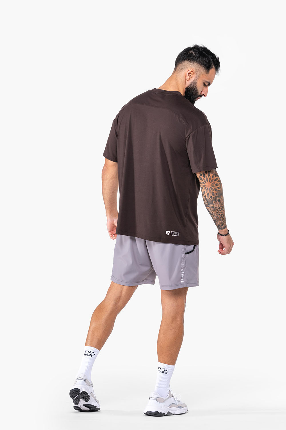 T-SHIRT OVERSIZE PERFORMANCE - COFFEE
