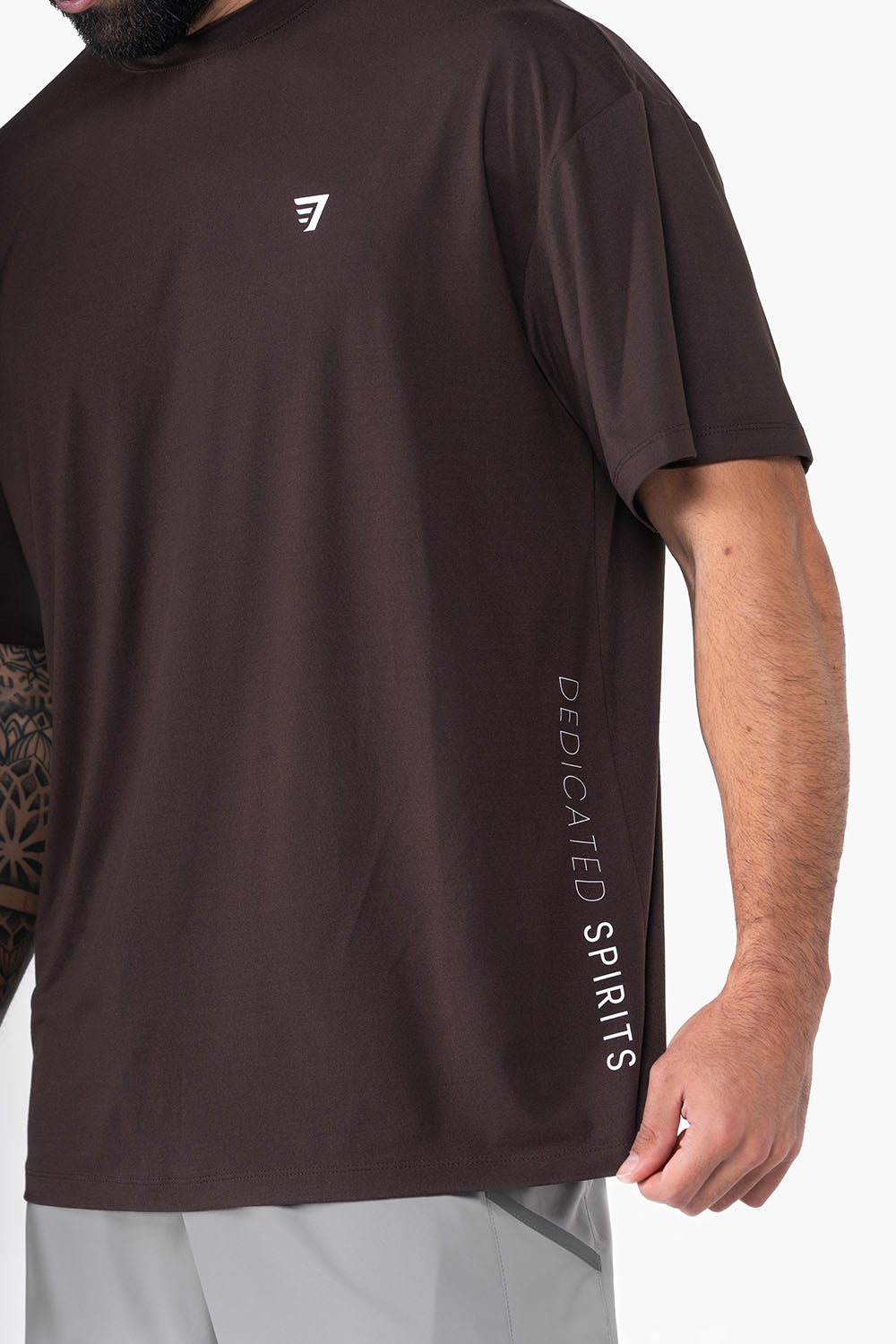 T-SHIRT OVERSIZE PERFORMANCE - COFFEE